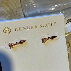 NWT! Kendra Scott Arrow Rose Gold Earrings🌟